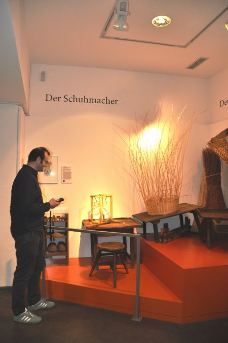 Wissenswerte der Wewelsburg individuell mit Audioguides entdecken: Historische Museum des Hochstifts Paderborn lädt zu mehrsprachigen Rundgängen ein (Bildnachweis: Kreismuseum Wewelsburg)